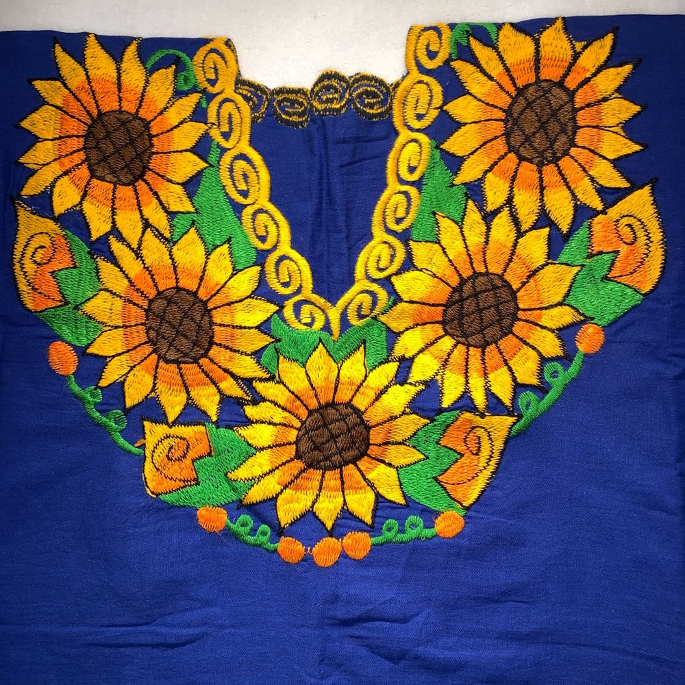 Mexican blouse  weth embroidered sunflowers